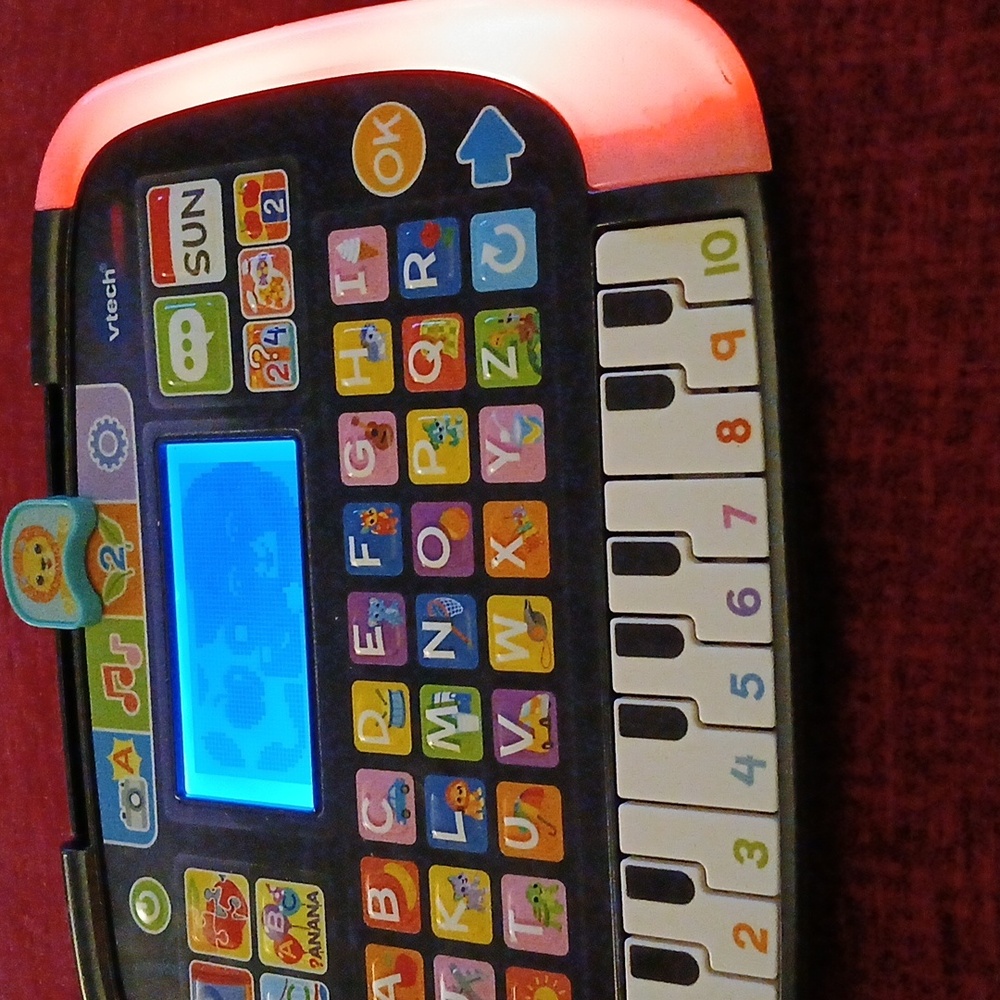 VTech Little Apps Light-Up Tablet - Picture 4 of 8